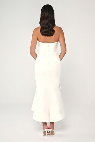 Askılı Kalp Göğüs Çiçek Aksesuarlı Midi Elbise Beyaz - 38