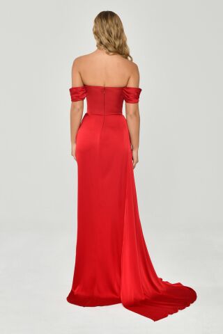 Düşük Omuz Yandan Yırtmaçlı Saten Uzun Elbise Kırmızı - 44