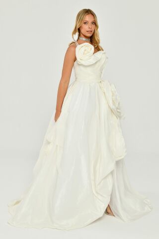 Straplez Tüy Aksesuarlı Prenses Parlak Kumaş Uzun Elbise Beyaz - 36