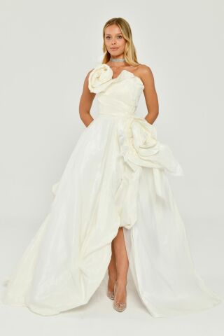 Straplez Tüy Aksesuarlı Prenses Parlak Kumaş Uzun Elbise Beyaz - 36