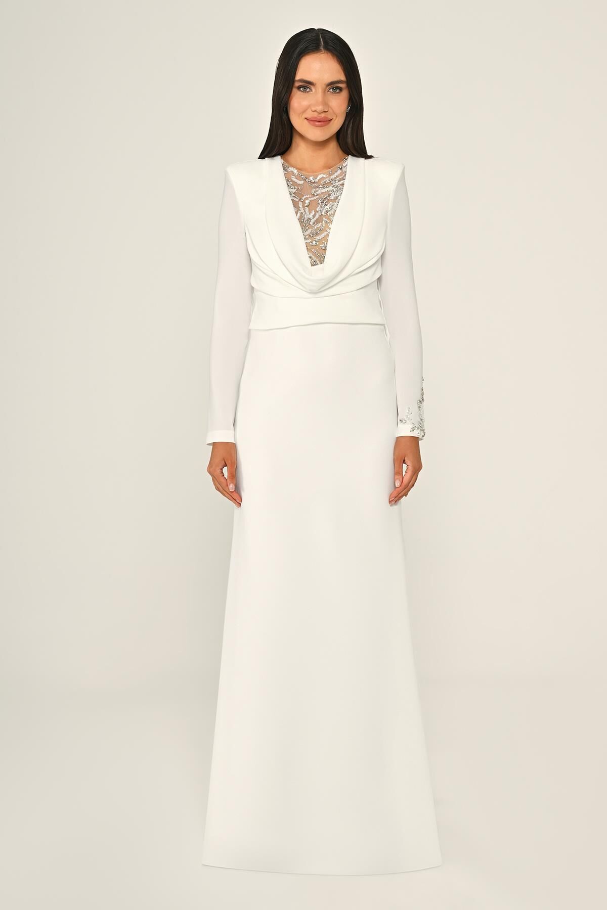 Langes Kleid aus Crêpe mit Pailletten und Wasserfallausschnitt, Weiß - 44