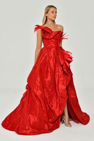 Straplez Tüy Aksesuarlı Prenses Parlak Kumaş Uzun Elbise Kırmızı - 40