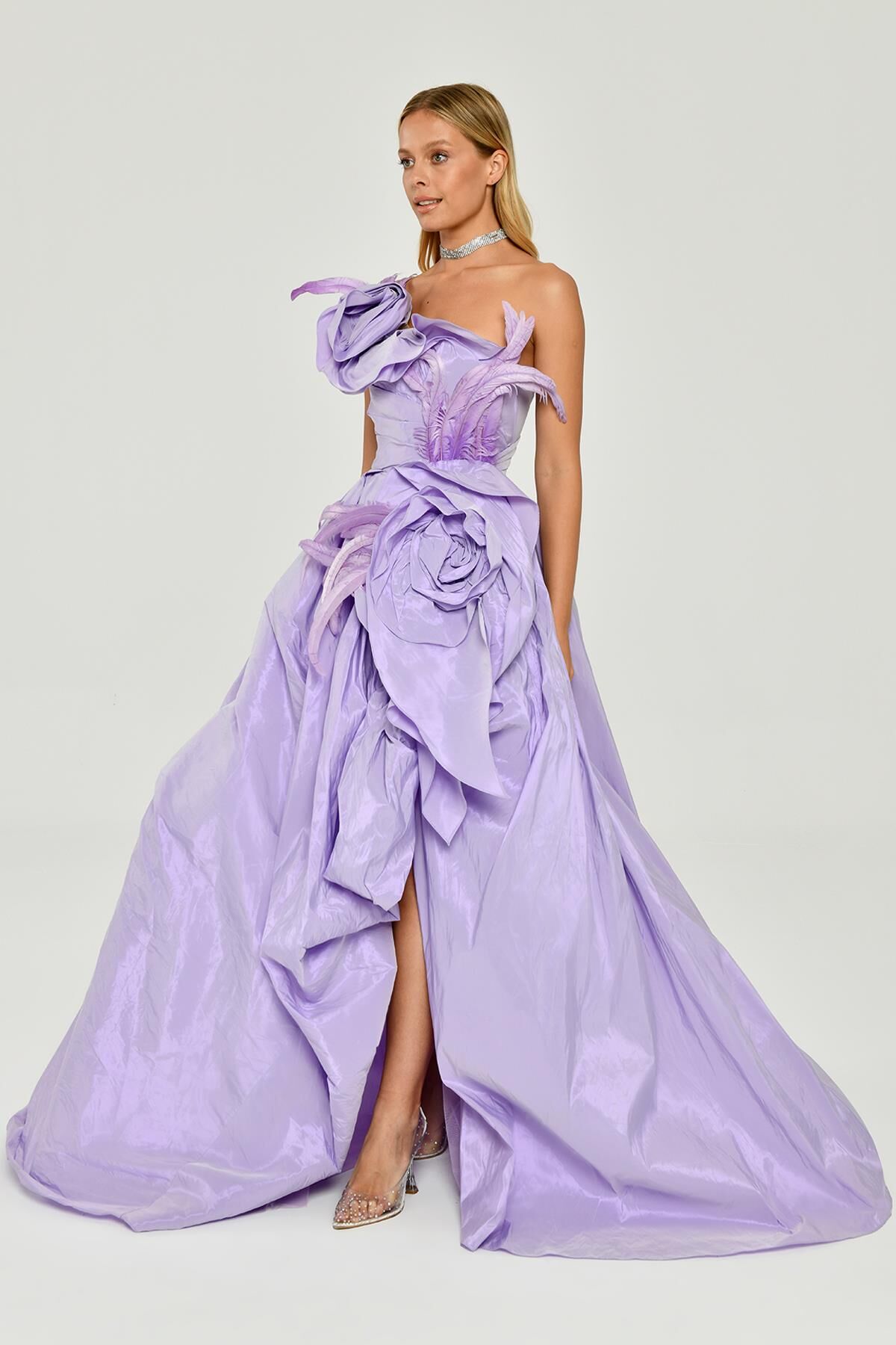 Straplez Tüy Aksesuarlı Prenses Parlak Kumaş Uzun Elbise Lila - 38