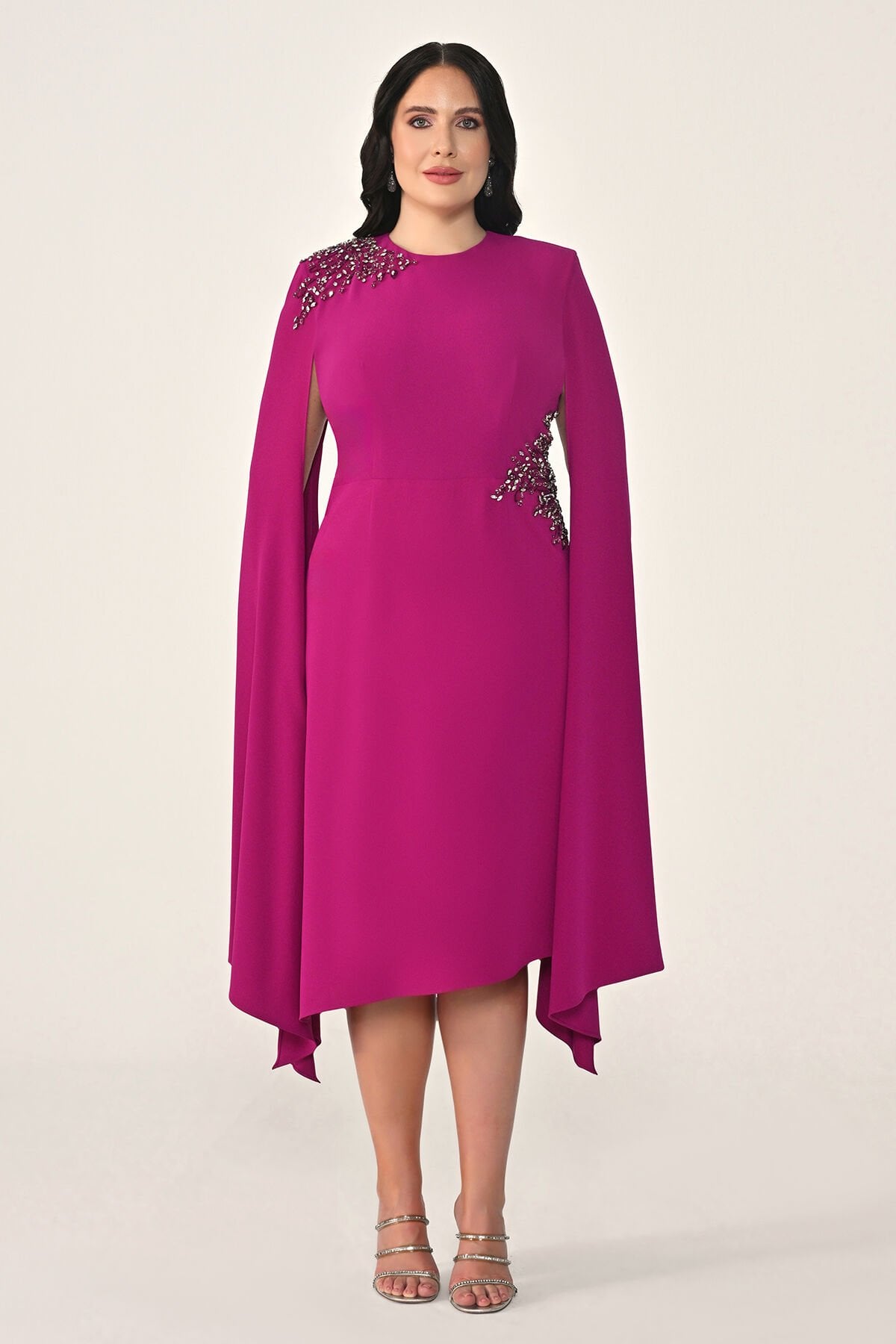 Şal Kollu Bel ve Omuz Aksesuarlı Örme Kumaş Midi Elbise