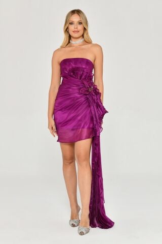 Straplez Büzgülü Çiçek Aksesuarlı Kuyruklu Kısa Elbise Fuşya - 36