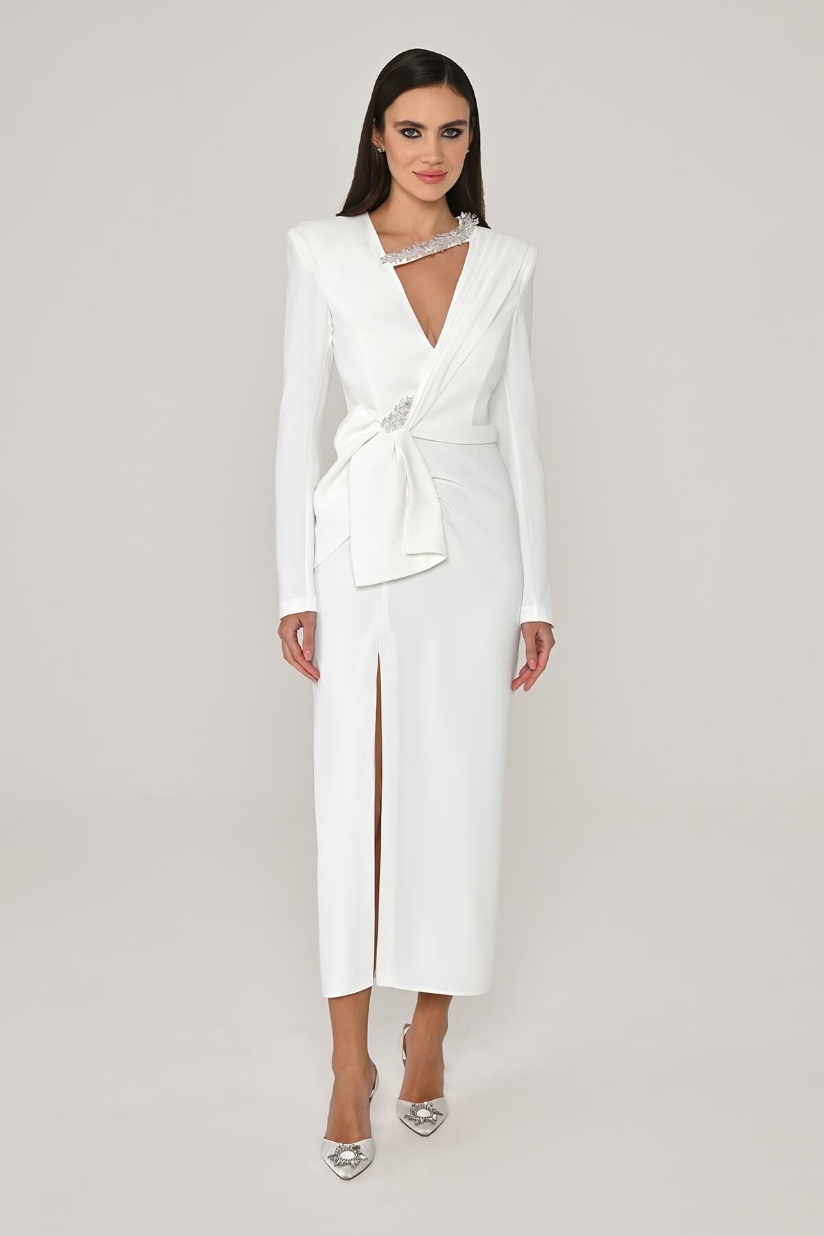 Uzun Kollu Vatkalı V Yaka Önden Yırtmaçlı Midi Elbise Beyaz - 46