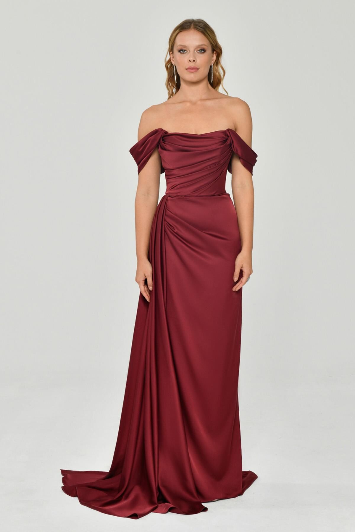 Düşük Omuz Yandan Yırtmaçlı Saten Uzun Elbise ŞARAP - 40