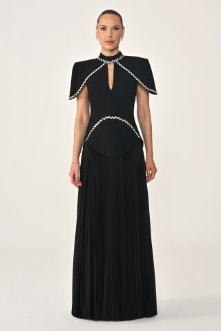 Şerit Taş Aksesuarlı Eteği Piliseli Şifon Uzun Elbise