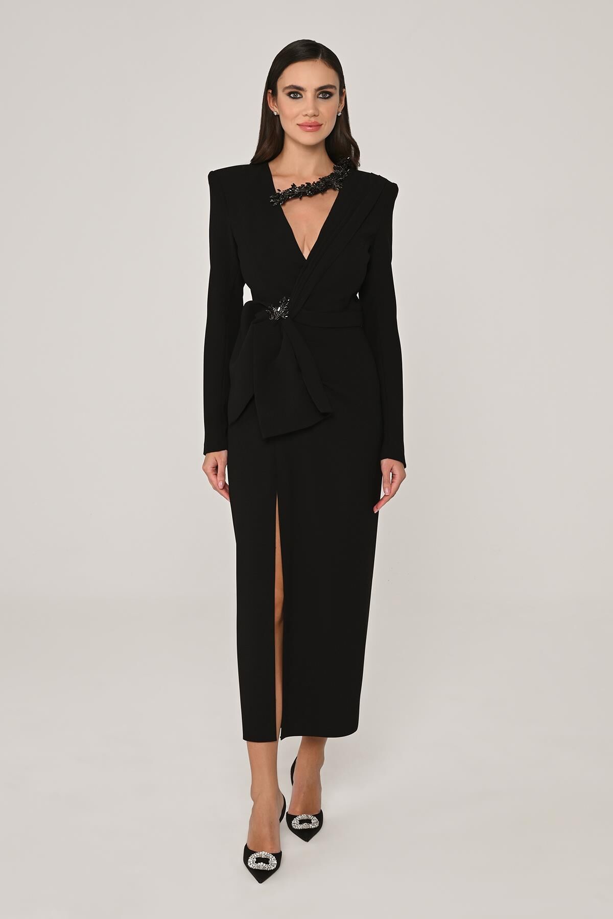 Uzun Kollu Vatkalı V Yaka Önden Yırtmaçlı Midi Elbise Siyah - 42