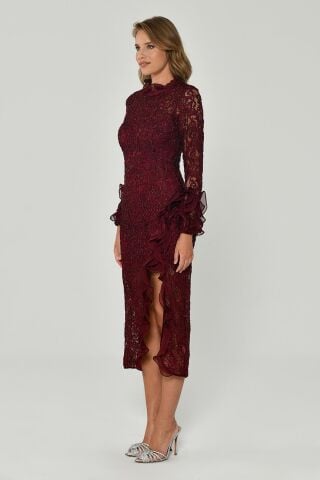 Langärmliges Kleid mit Schlitz