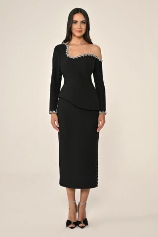 Üstü Asimetrik Kesim Taşlı Krep Midi Elbise