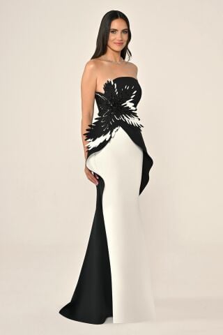 Straplez Çiçek Aksesuarlı Uzun Elbise