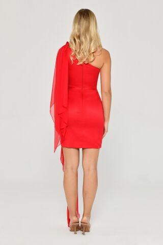 Tek Omuz Şal ve Çiçek Aksesuarlı Kısa Elbise Kırmızı - 40