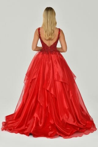 İşlemeli Katlı Uzun Elbise