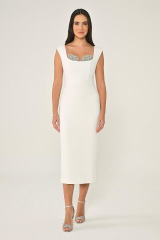 Göğsü Aksesuarlı Krep Midi Elbise