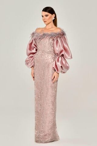 Langes Kleid mit Ballonärmeln und Federn, Perlenbesatz, Stoff, Rosa – 38
