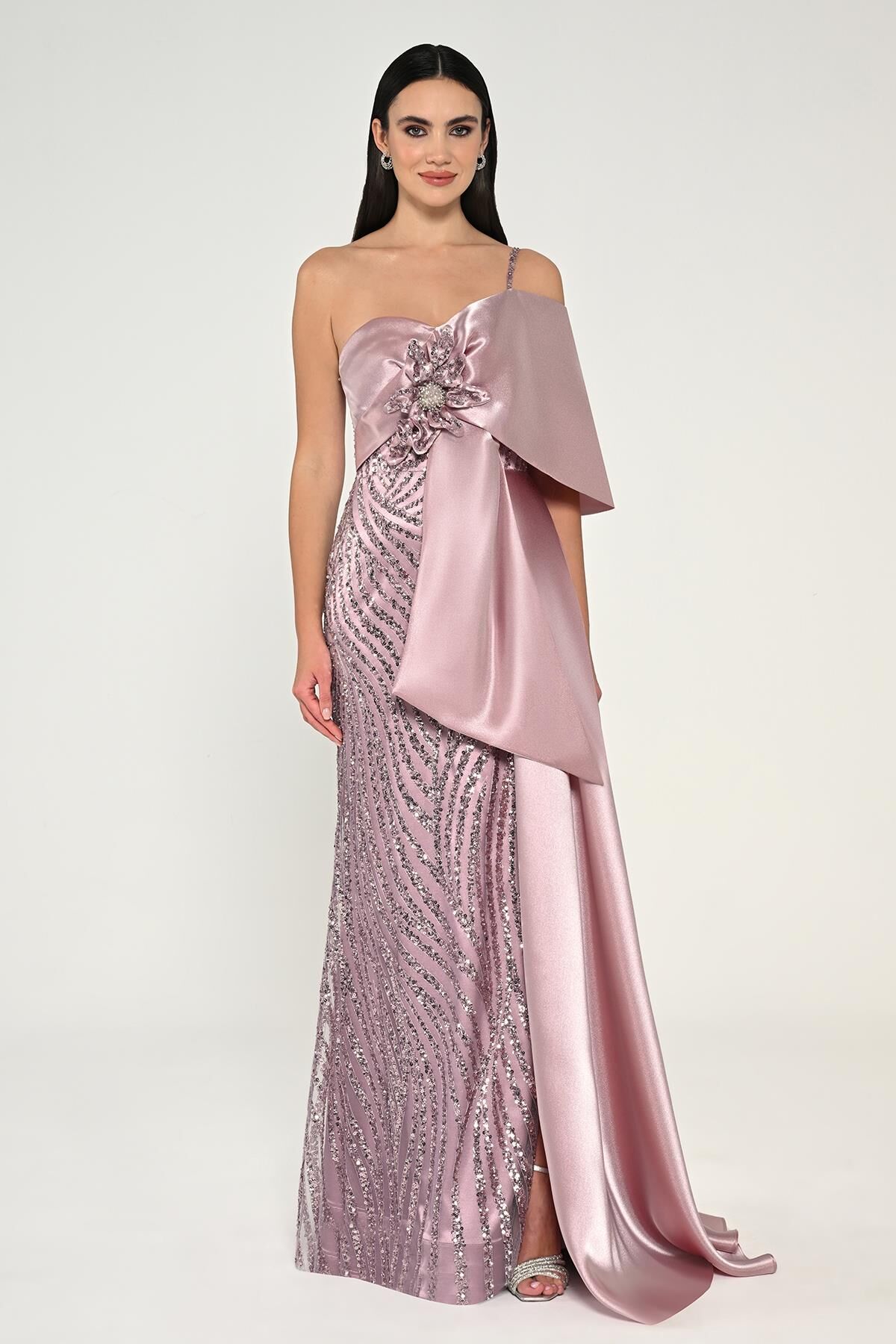 Tek Askılı Çiçek Aksesuarlı Payetli Saten Uzun Elbise GÜL KURUSU - 42