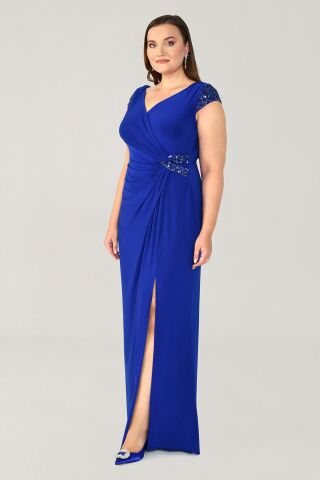 V Yaka Kısa Kollu Beli Aksesuarlı Yırtmaçlı Uzun Elbise SAKS - 46