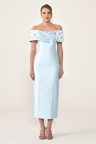 Düşük Omuz Taşlı Ziberlin Kumaş Midi Elbise