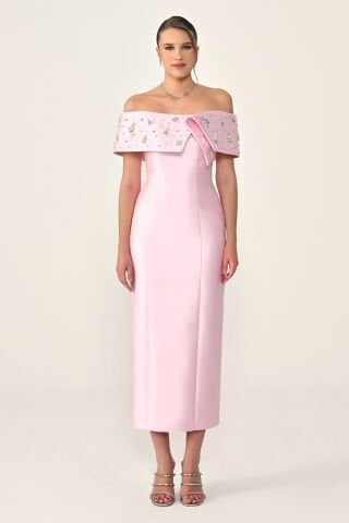 Düşük Omuz Taşlı Ziberlin Kumaş Midi Elbise