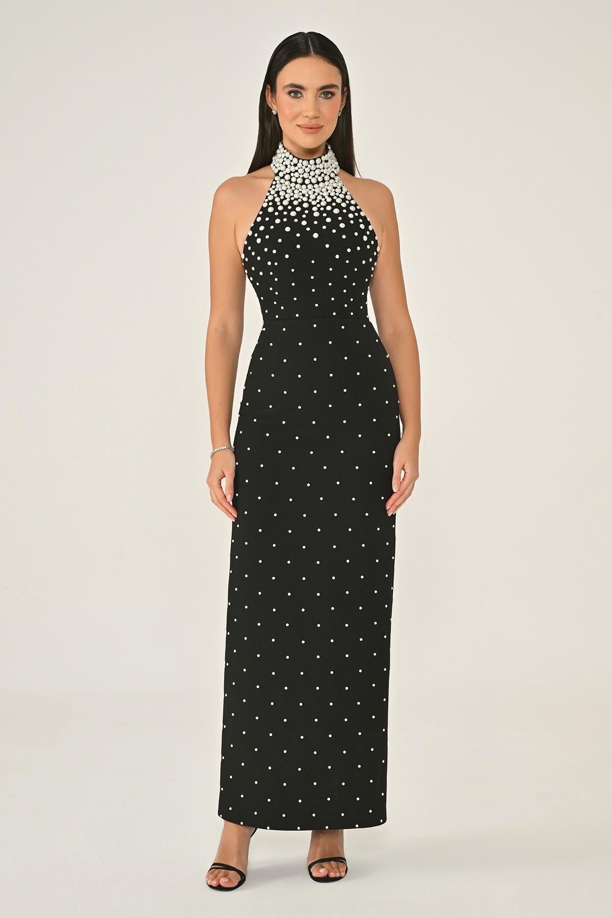 Halter Yaka Boncuklu Arkadan Yırtmaçlı Krep Elbise