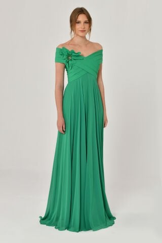 Düşük Omuz Çiçek Aksesuarlı Şifon Uzun Elbise