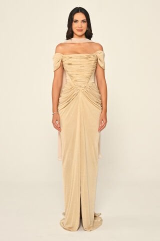 Düşük Kol Drapeli Önden Yırtmaçlı Simli Kumaş Uzun Elbise