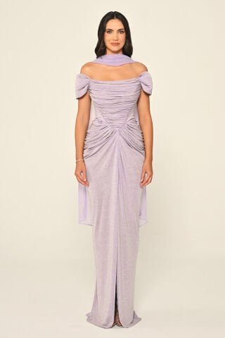 Düşük Kol Drapeli Önden Yırtmaçlı Simli Kumaş Uzun Elbise