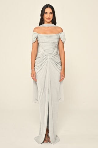 Düşük Kol Drapeli Önden Yırtmaçlı Simli Kumaş Uzun Elbise