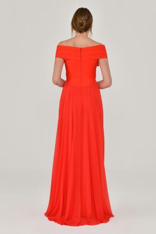 Düşük Omuz Çiçek Aksesuarlı Şifon Uzun Elbise