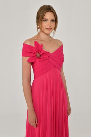 Düşük Omuz Çiçek Aksesuarlı Şifon Uzun Elbise Fuşya - 42