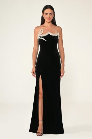 Straplez Göğüs Aksesuarlı Kadife Uzun Elbise