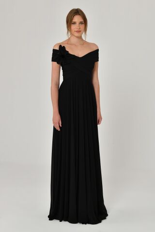 Düşük Omuz Çiçek Aksesuarlı Şifon Uzun Elbise Siyah - 40