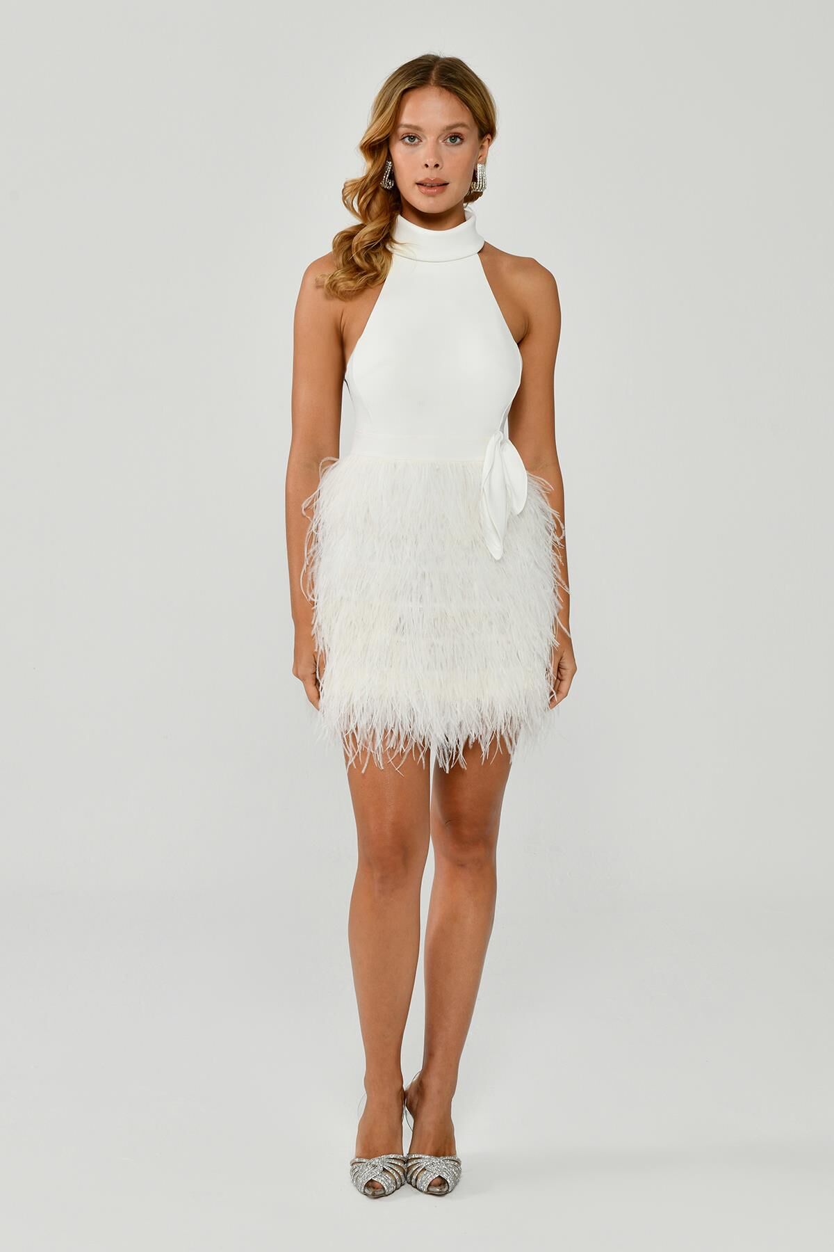 Halter Yaka Sırt Dantelli Eteği Tüylü Kısa Elbise Beyaz - 40
