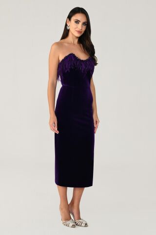 Straplez Tüylü İşlemeli Şerit Aksesuarlı Kadife Midi Elbise Mor - 40