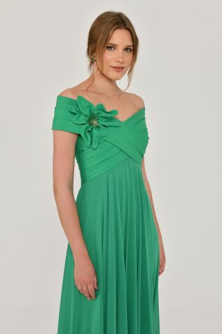 Düşük Omuz Çiçek Aksesuarlı Şifon Uzun Elbise Yeşil - 42