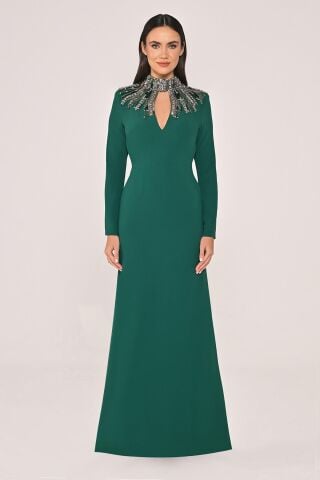 Uzun Kollu Üst Aksesarlı Sırt Dekolteli Krep Uzun Elbise