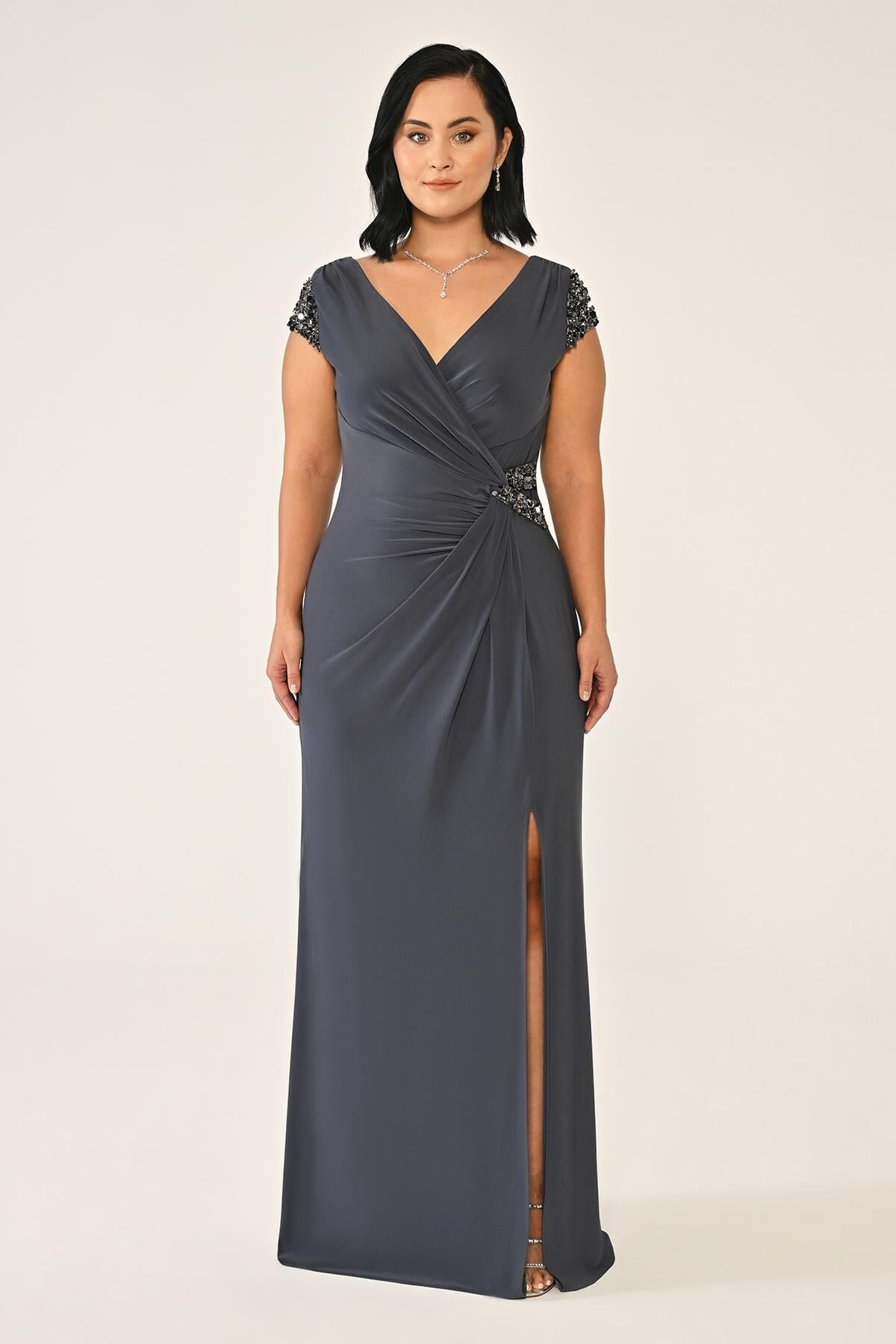 V Yaka Kısa Kollu Beli Aksesuarlı Yırtmaçlı Uzun Elbise ANTRASİT - 48
