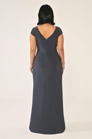 V Yaka Kısa Kollu Beli Aksesuarlı Yırtmaçlı Uzun Elbise ANTRASİT - 48