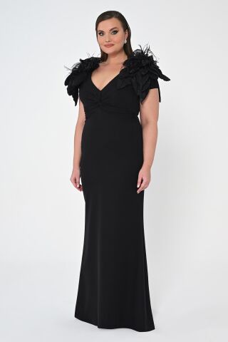 V Yaka Omıuzları Tüy Aksesuarlı Uzun Elbise Siyah - 46