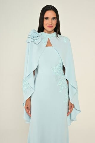 Pelerinli İçi Straplez Çiçek Aksesuarlı Krep Uzun Elbise