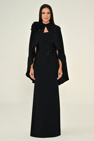 Pelerinli İçi Straplez Çiçek Aksesuarlı Krep Uzun Elbise