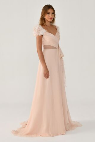 Kalp Göğüs Çiçek Aksesuarlı Yırtmaçlı Şifon Uzun Elbise Pudra - 42