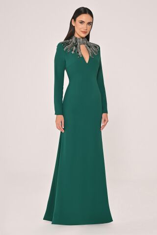Uzun Kollu Üst Aksesarlı Sırt Dekolteli Krep Uzun Elbise ZÜMRÜT - 44