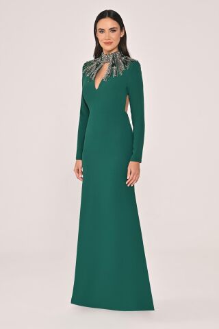 Uzun Kollu Üst Aksesarlı Sırt Dekolteli Krep Uzun Elbise ZÜMRÜT - 44