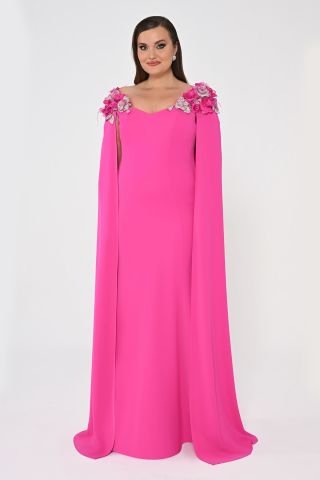 Omuzları Çiçek Aksesuarlı Pelerinli Uzun Elbise