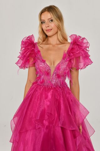 Langes Prinzessinnenkleid aus Organzastoff mit Feder- und Perlenstickerei, Fuchsie – 40