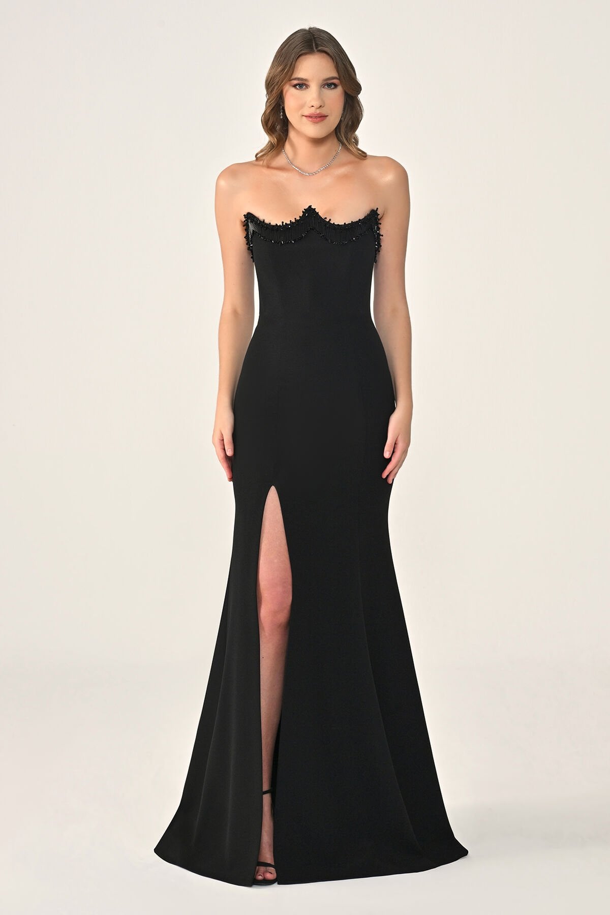 Straplez Asimetrik Kesim Uzun Elbise