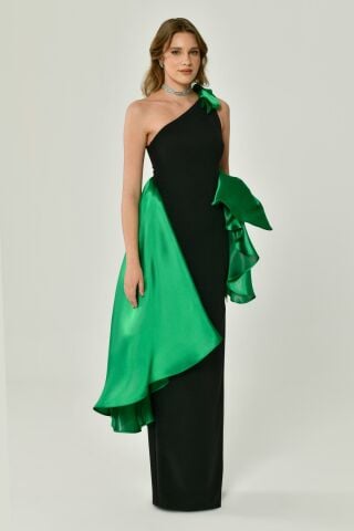 Tek Omuz Volanlı Parlak Kumaş Aksesuarlı Uzun Elbise SİYAH / YEŞİL - 44