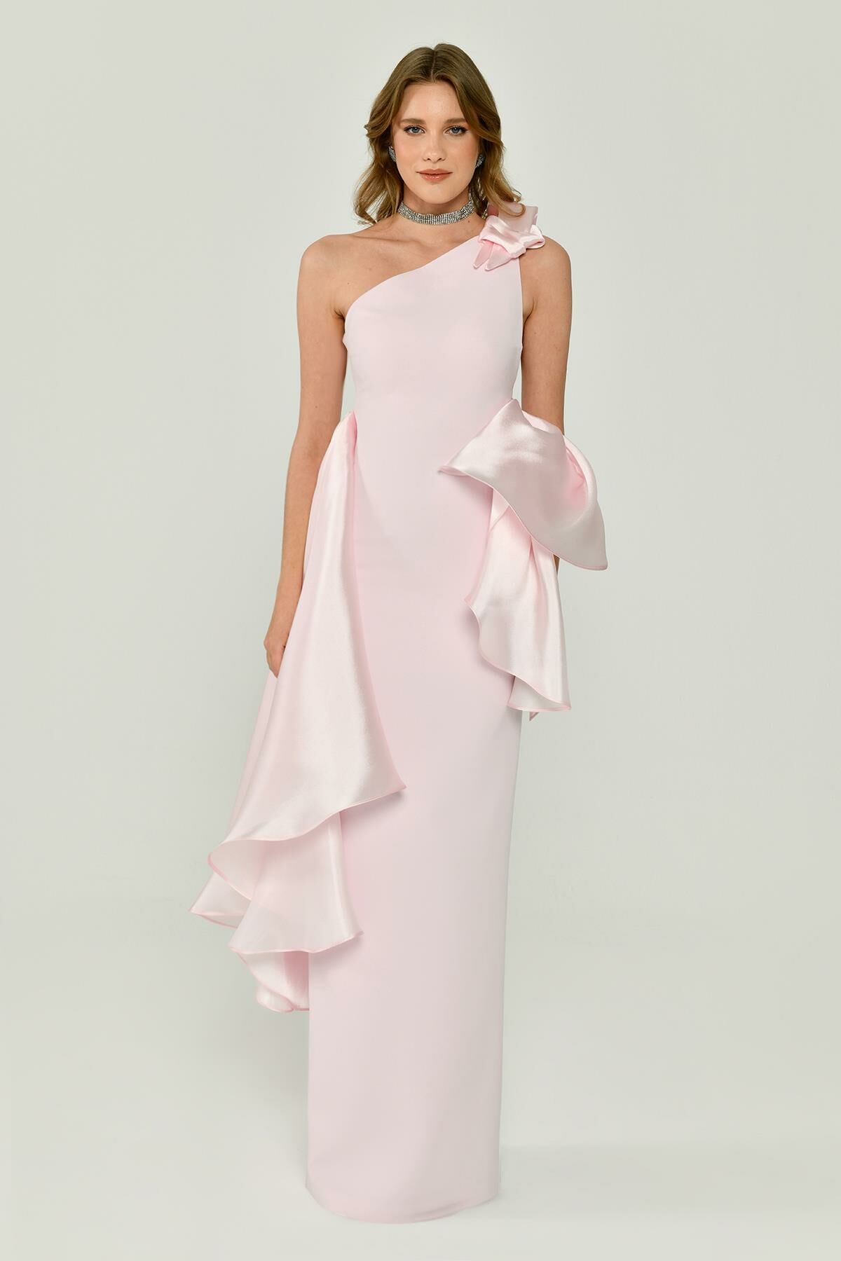 Tek Omuz Volanlı Parlak Kumaş Aksesuarlı Uzun Elbise 44 - PEMBE / PEMBE